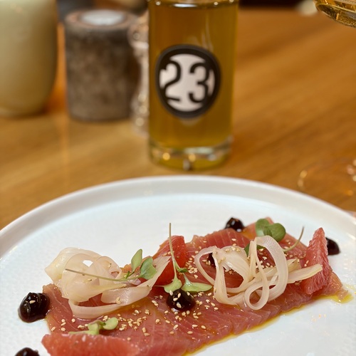 Tuňákové sashimi, mandarinková marináda, fenykl, shoyu gel, grep, sezam