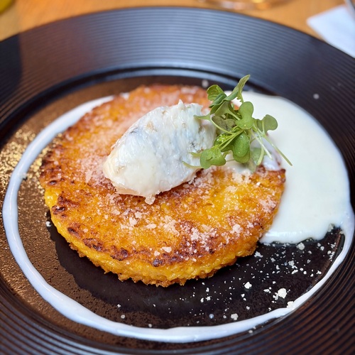 Opečené šafránové risotto al salto, gorgonzola, krémová Grana Padano